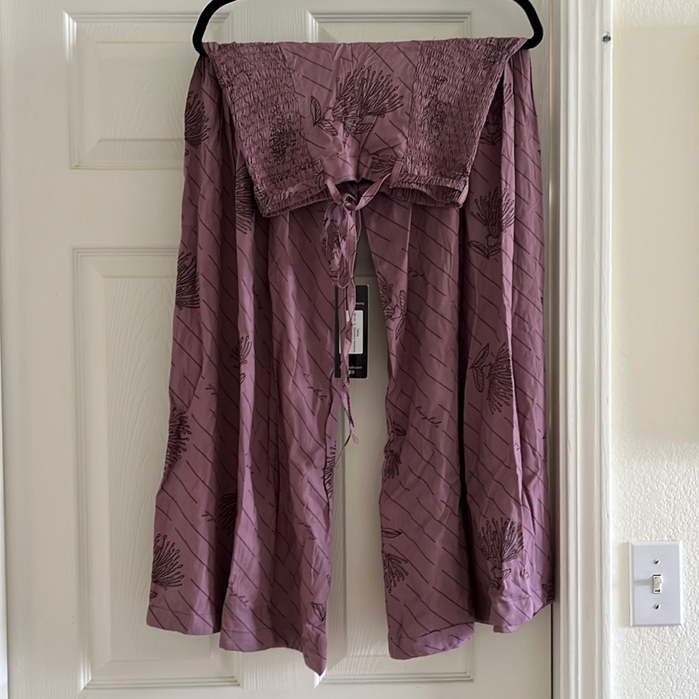 NWT Living Hula Maile Pants